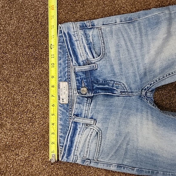 Free People ripped jeans - Picture 7 of 10